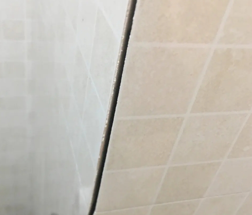 隆尧瓷砖空鼓维修公司分享阳台瓷砖脱落的修复过程可以分为以下几个步骤